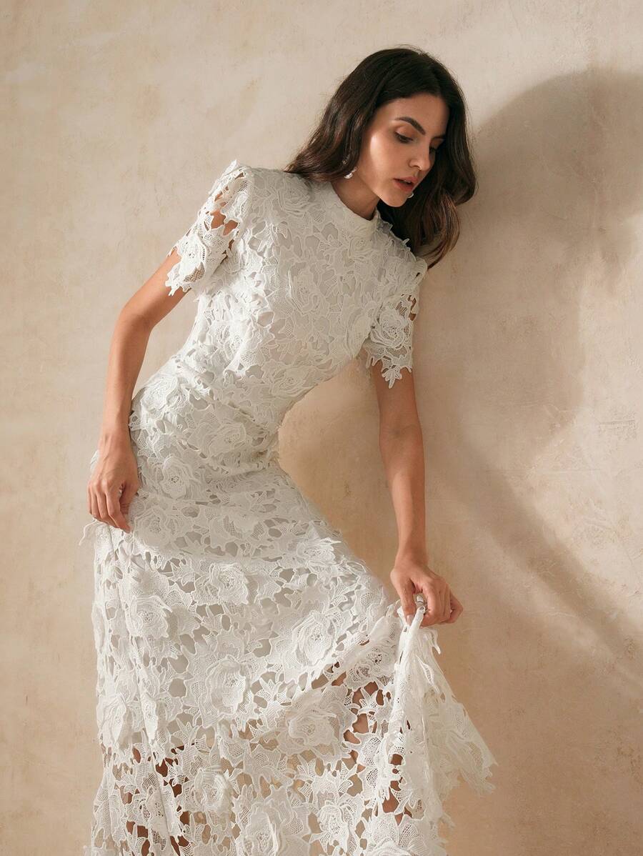 Vestido Longo com Acabamento em Renda