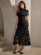 Vestido Longo com Acabamento em Renda