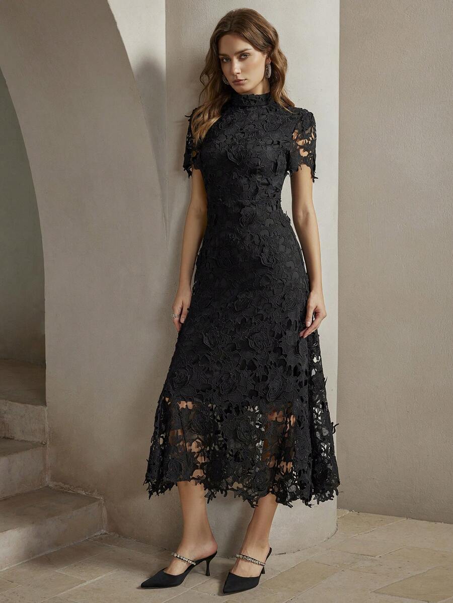 Vestido Longo com Acabamento em Renda