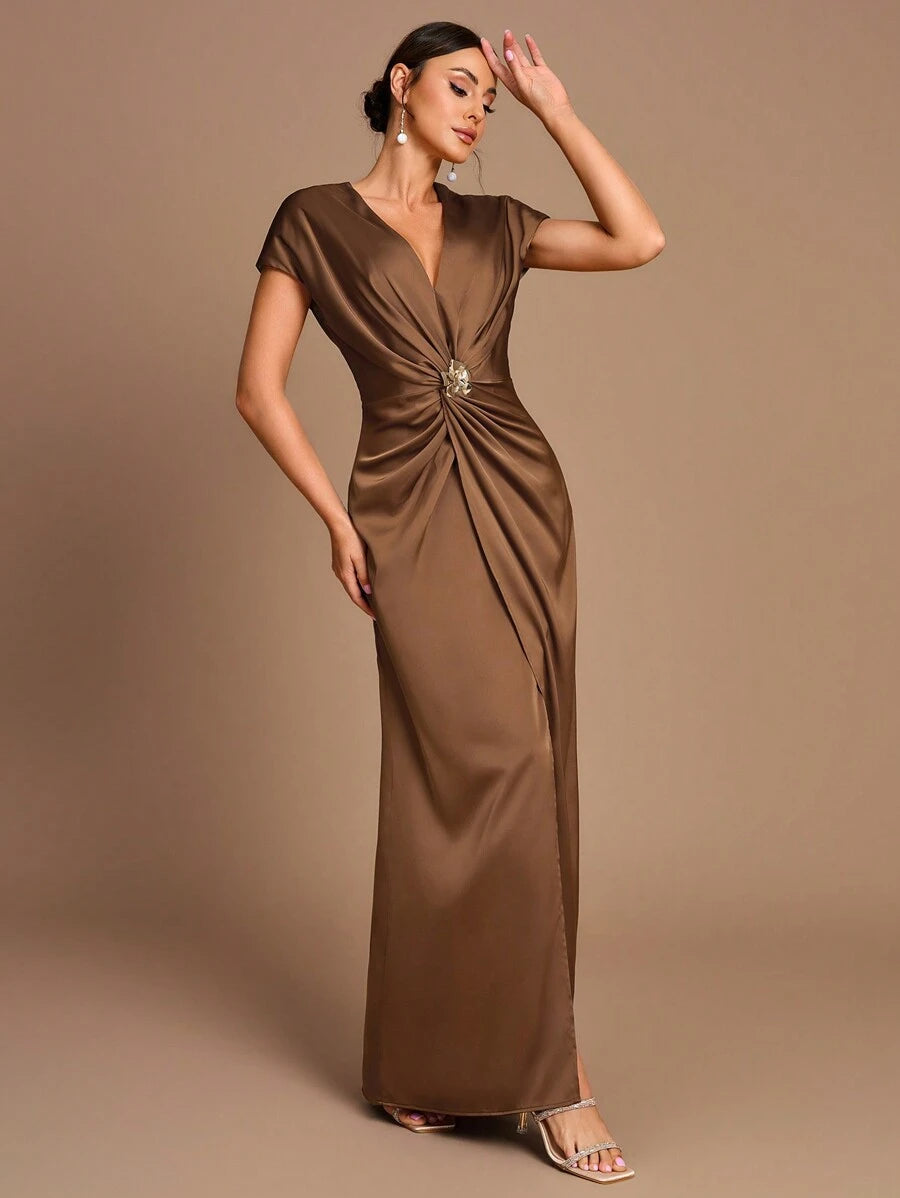SHEIN Belle Vestido de Dama de Honra Evasê com Manga Curta Franzida, Fenda e Decote em A, na Cor Cáqui Elegante e Romântica