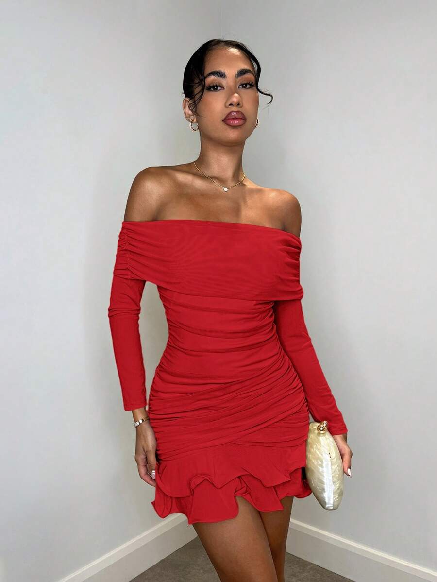 Vestido Curto Delicado e Charmoso com Mangas Longas