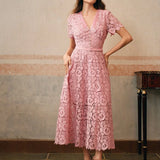 Vestido Longo de Renda Elegante