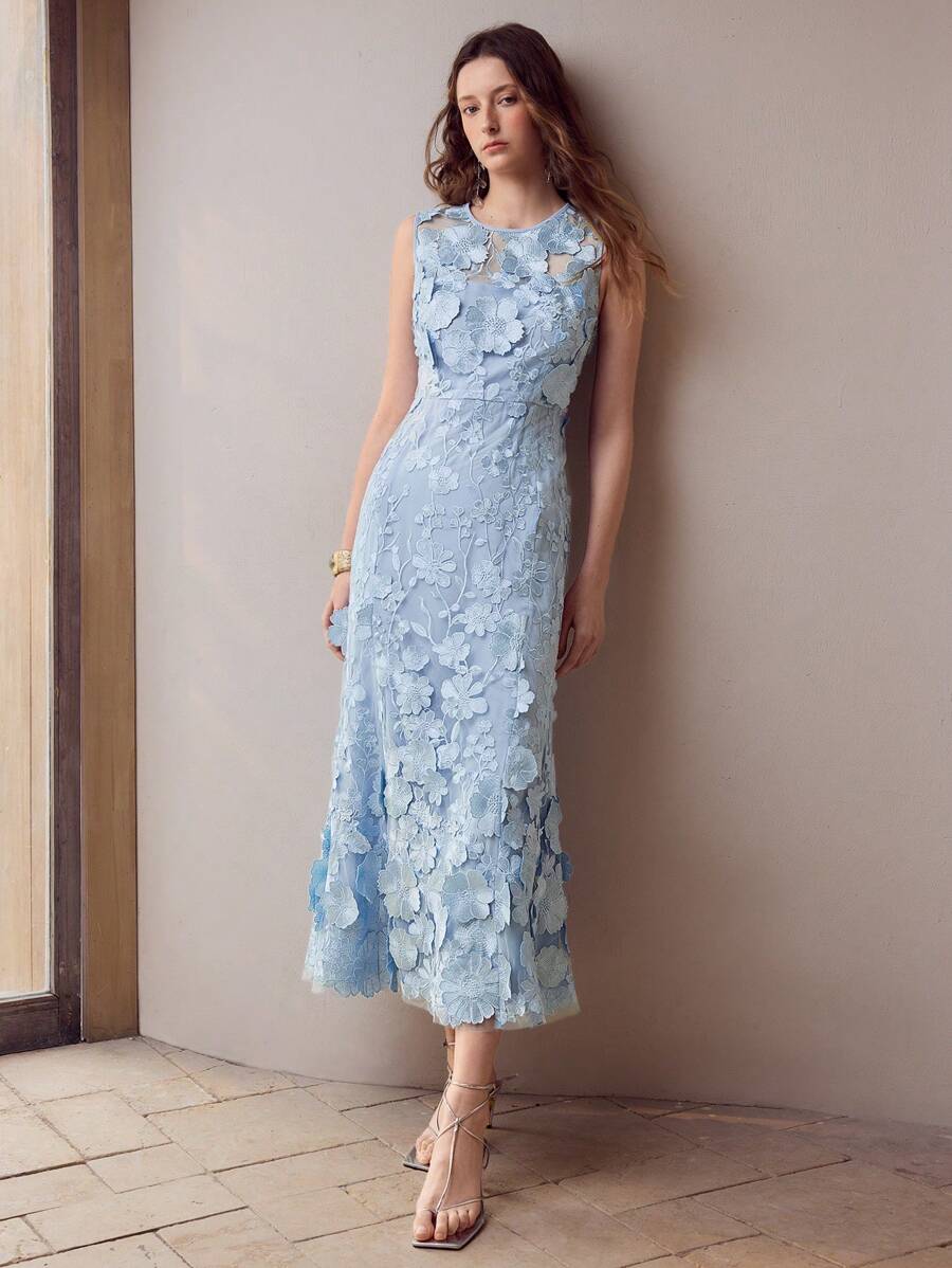 MOTF PREMIUM VESTIDO COM RECORTE ENVIESADO E APLICAÇÃO FLORAL