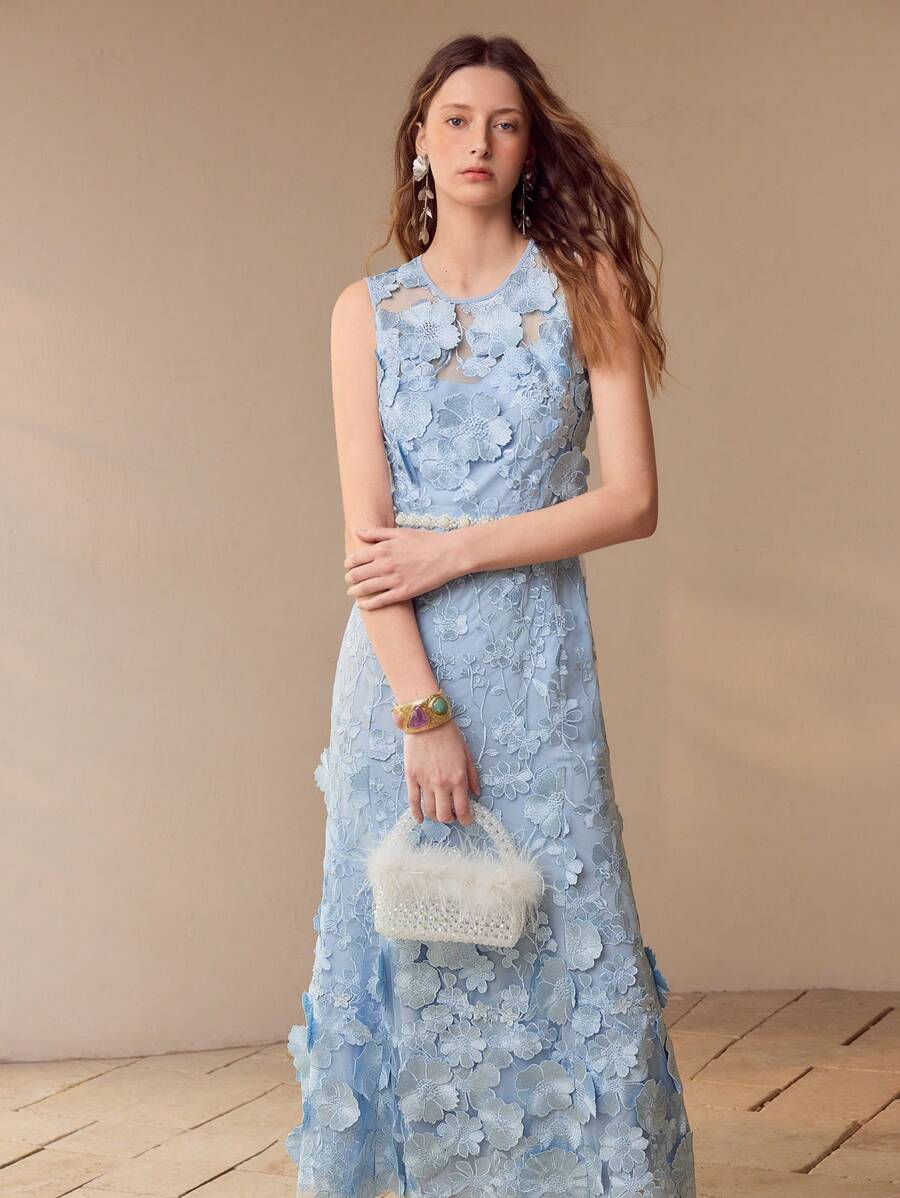 MOTF PREMIUM VESTIDO COM RECORTE ENVIESADO E APLICAÇÃO FLORAL