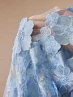 MOTF PREMIUM VESTIDO COM RECORTE ENVIESADO E APLICAÇÃO FLORAL