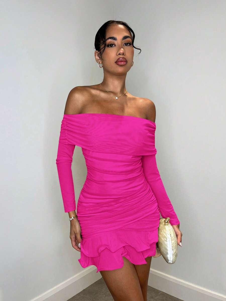 Vestido Curto Delicado e Charmoso com Mangas Longas