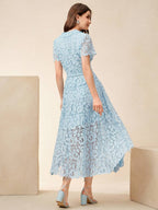 Vestido Midi Justo com Decote em V e Renda