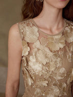 MOTF PREMIUM VESTIDO COM RECORTE ENVIESADO E APLICAÇÃO FLORAL