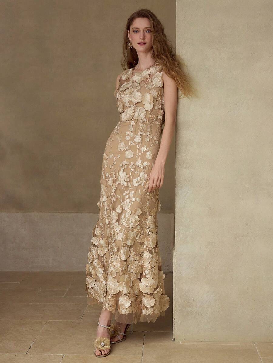 MOTF PREMIUM VESTIDO COM RECORTE ENVIESADO E APLICAÇÃO FLORAL