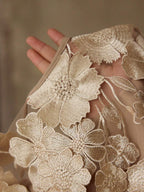 MOTF PREMIUM VESTIDO COM RECORTE ENVIESADO E APLICAÇÃO FLORAL