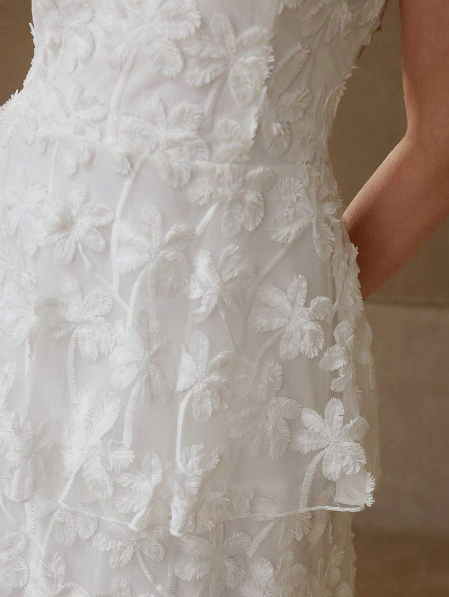 MOTF PREMIUM Vestido com Camadas Sobrepostas e Aplicações de Flores