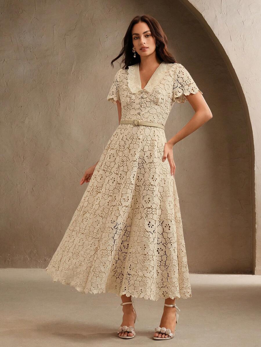 Vestido Midi Justo com Decote em V e Renda