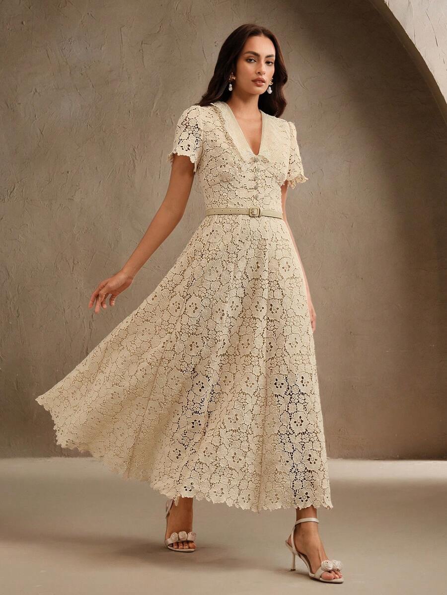 Vestido Midi Justo com Decote em V e Renda