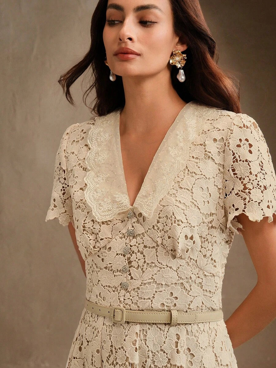 Vestido Midi Justo com Decote em V e Renda