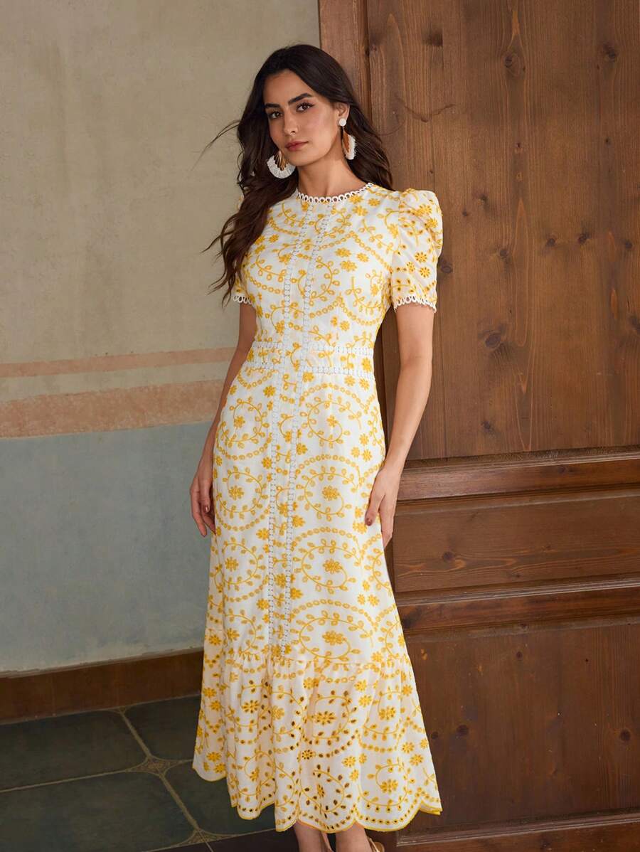 Vestido Longo Bordado com Cinto