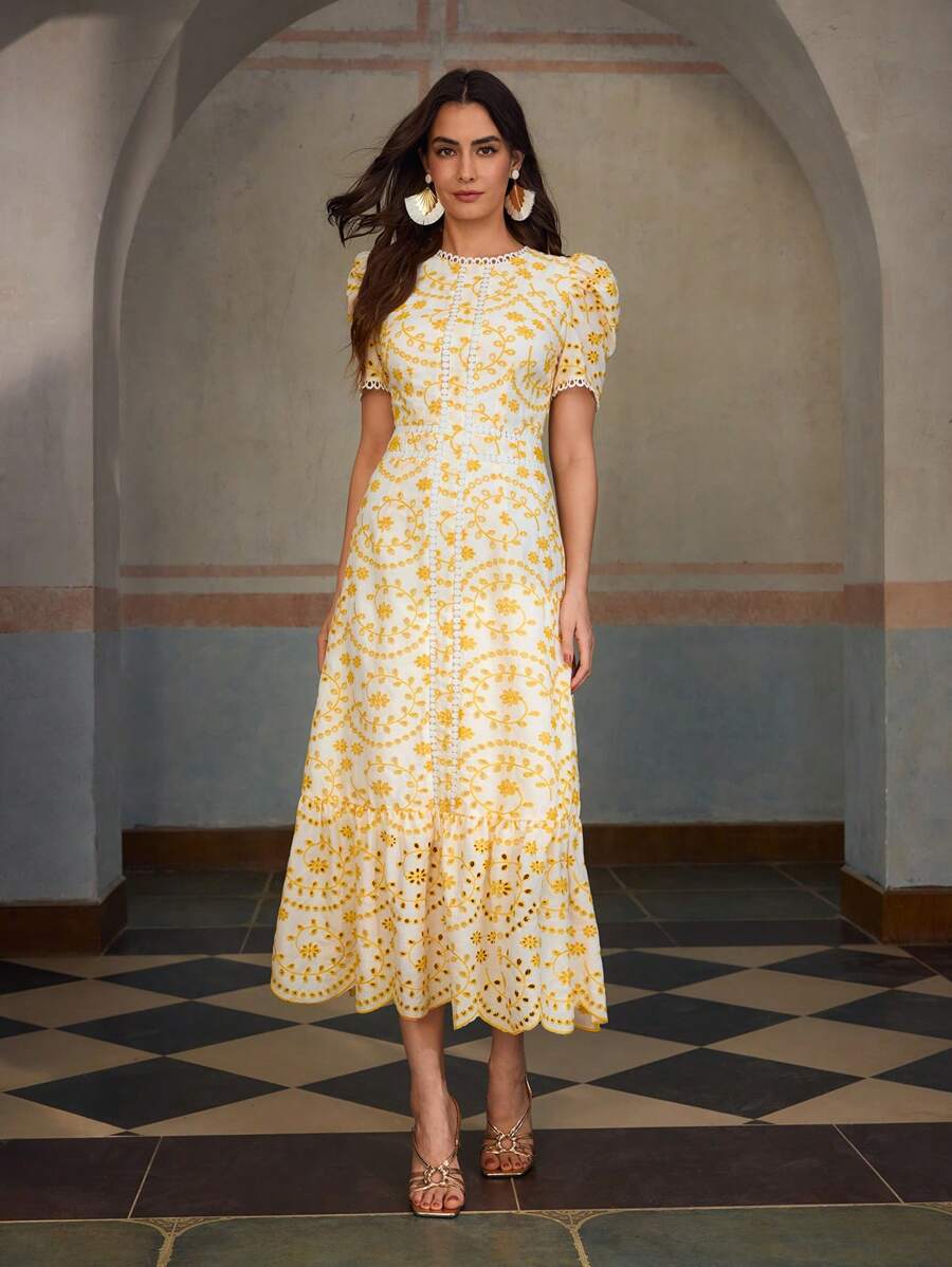 Vestido Longo Bordado com Cinto