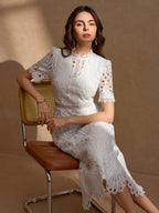 Vestido Midi de Renda Elegante