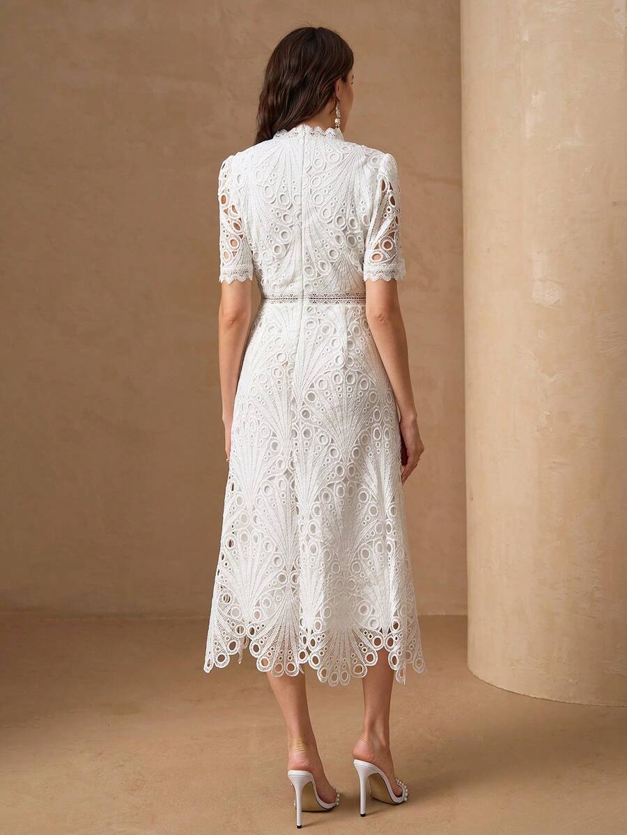 Vestido Midi de Renda Elegante