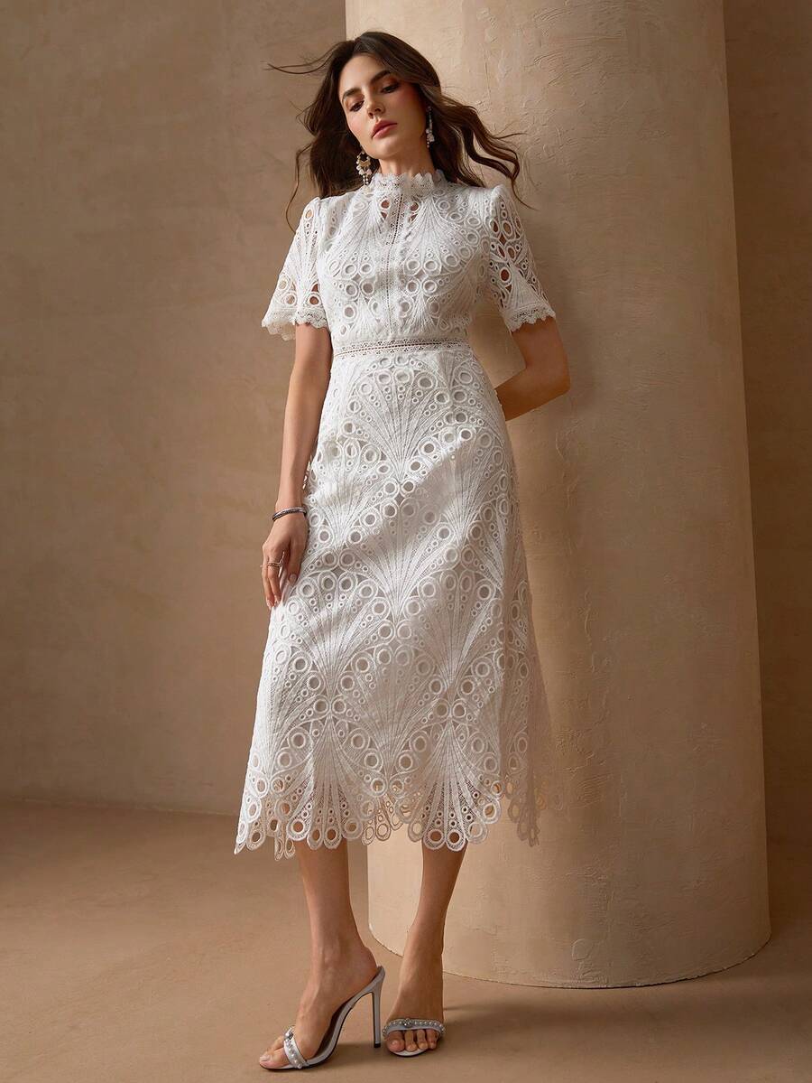 Vestido Midi de Renda Elegante