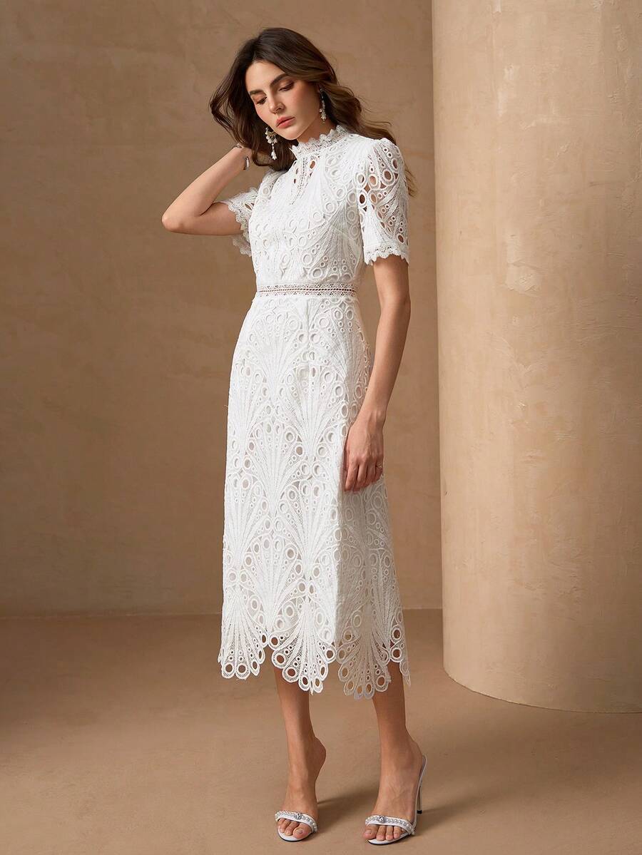 Vestido Midi de Renda Elegante