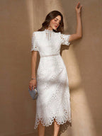 Vestido Midi de Renda Elegante