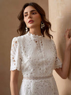 Vestido Midi de Renda Elegante
