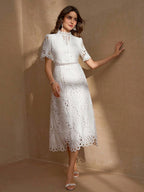 Vestido Midi de Renda Elegante