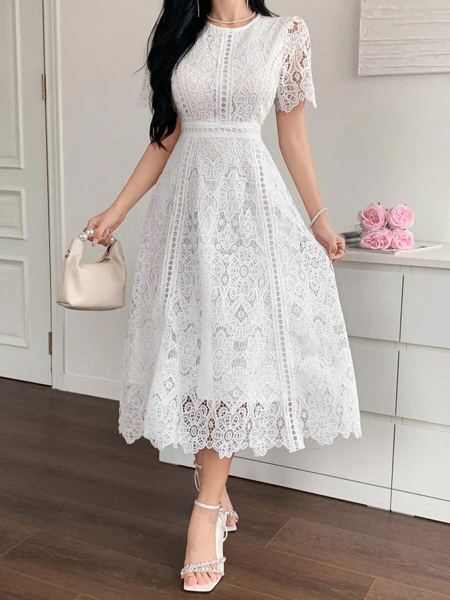 Vestido Elegante de Renda Vazada