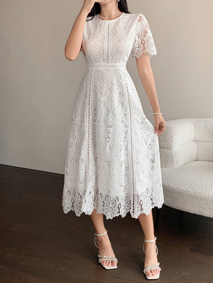 Vestido Elegante de Renda Vazada