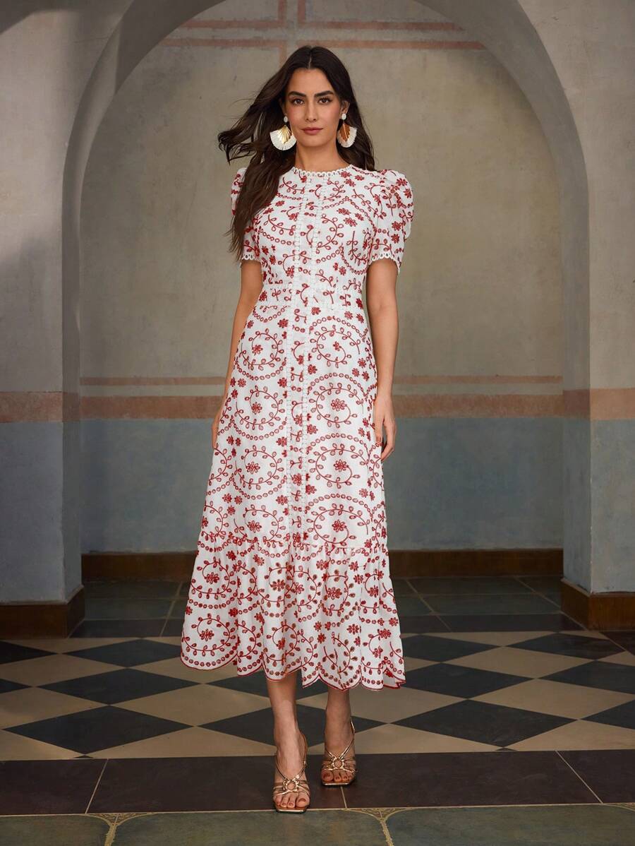 Vestido Longo Bordado com Cinto