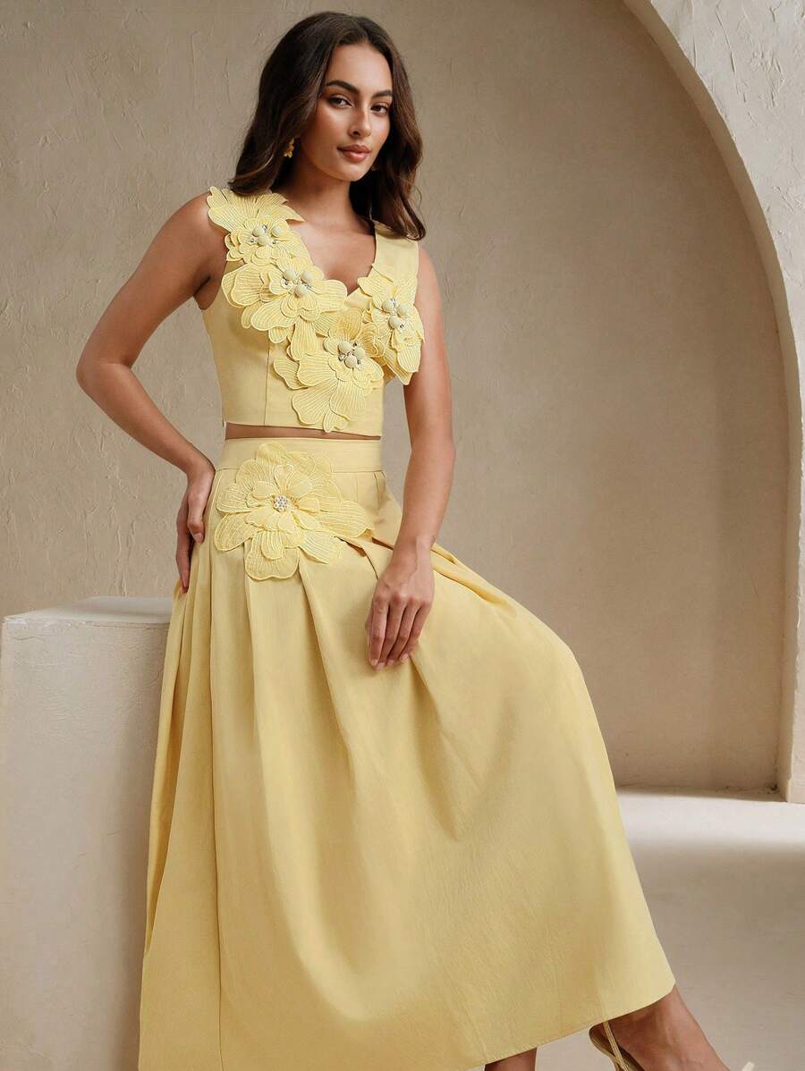 Conjunto Top Cropped com Rosa 3D e Saia Plissada