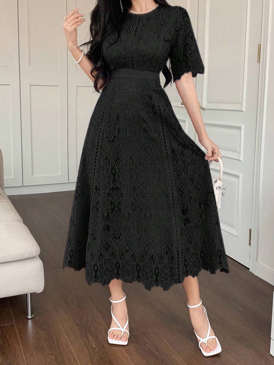 Vestido Elegante de Renda Vazada