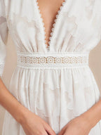 Amorya Vestido Branco Estilo A-Line Elegante Com Decote em V Bordado, Novo Estilo da Moda para Mulheres