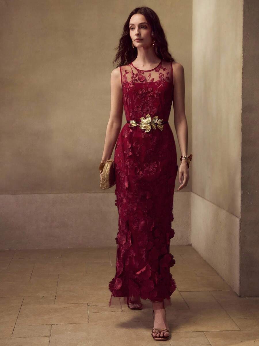 MOTF PREMIUM VESTIDO COM RECORTE ENVIESADO E APLICAÇÃO FLORAL