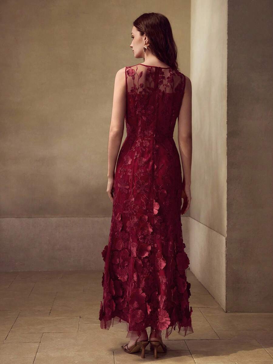 MOTF PREMIUM VESTIDO COM RECORTE ENVIESADO E APLICAÇÃO FLORAL