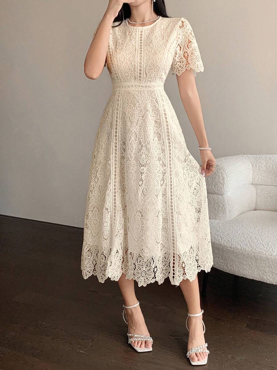 DAZY Vestido com Manga Curta e Detalhe em Renda Elegante, Vestido Mini Jovial e Refinado