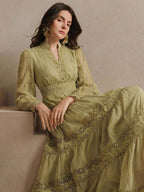 Vestido Longo Vintage com Decote em V e Renda