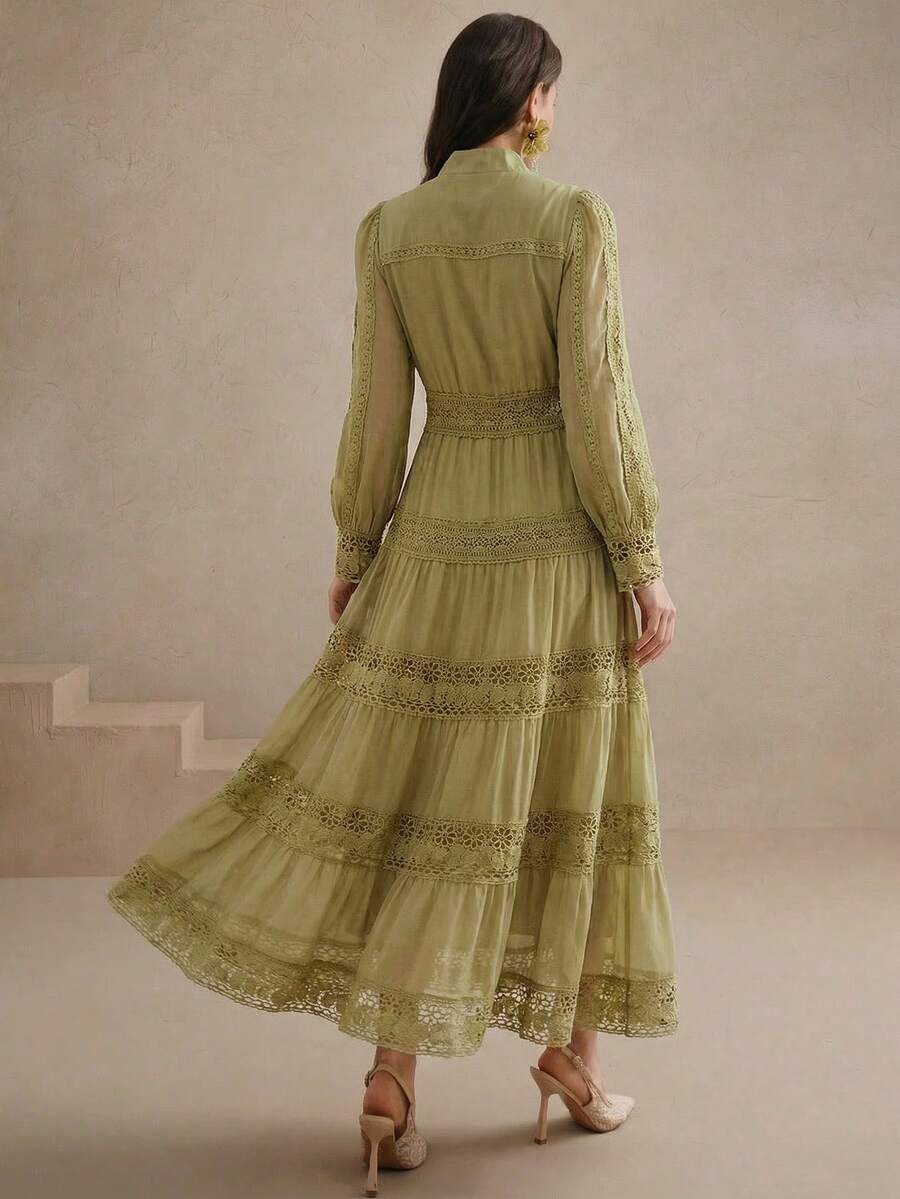 Vestido Longo Vintage com Decote em V e Renda