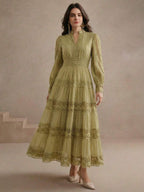 Vestido Longo Vintage com Decote em V e Renda
