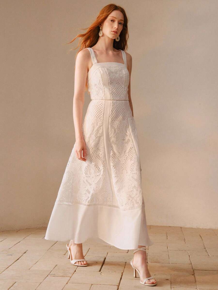 Vestido Leve Elegante com Renda e Recortes Vazados
