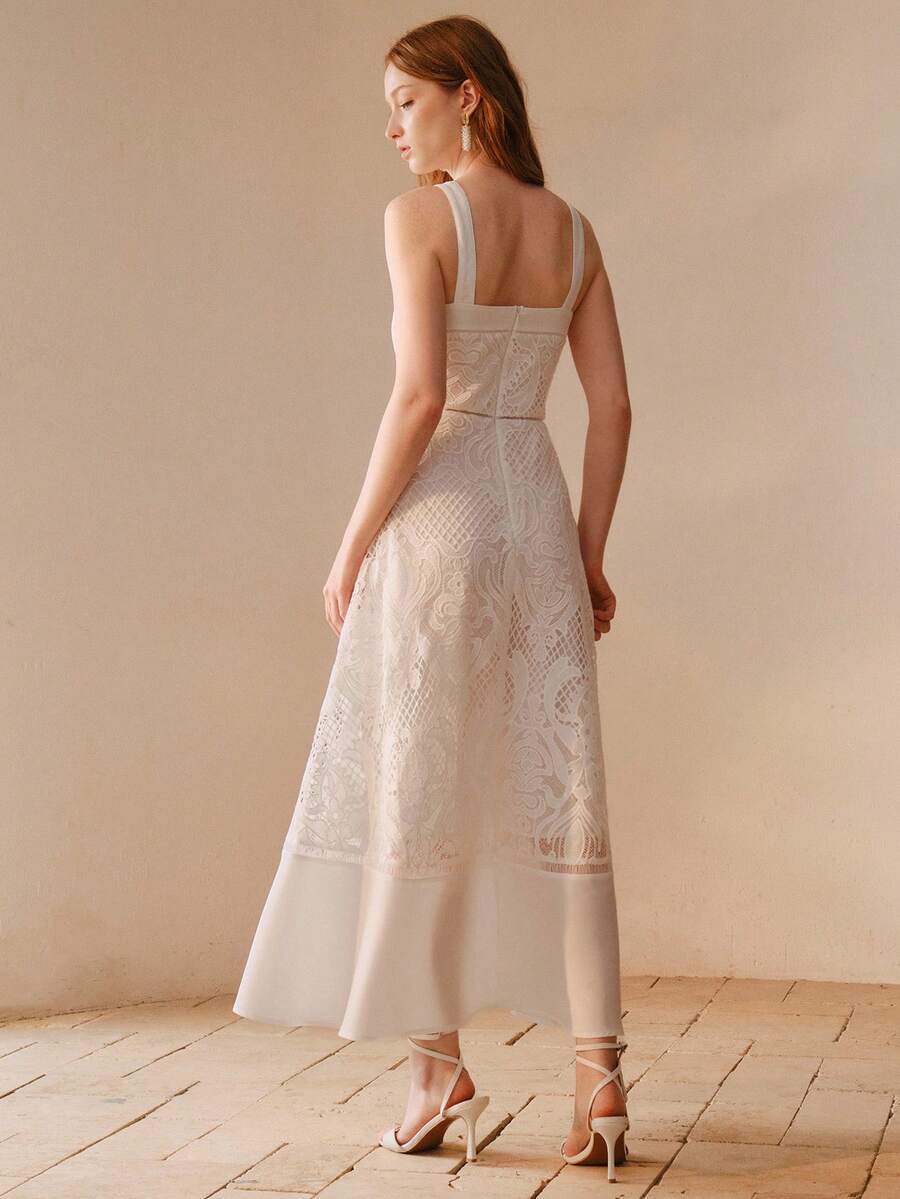 Vestido Leve Elegante com Renda e Recortes Vazados