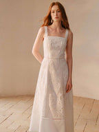 Vestido Leve Elegante com Renda e Recortes Vazados