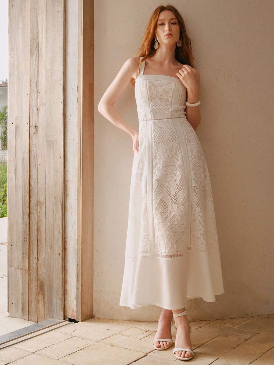 Vestido Leve Elegante com Renda e Recortes Vazados