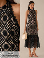 Vestido Midi Bodycon Sem Mangas com Estampa Floral