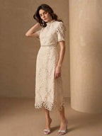 Vestido Midi de Renda Elegante