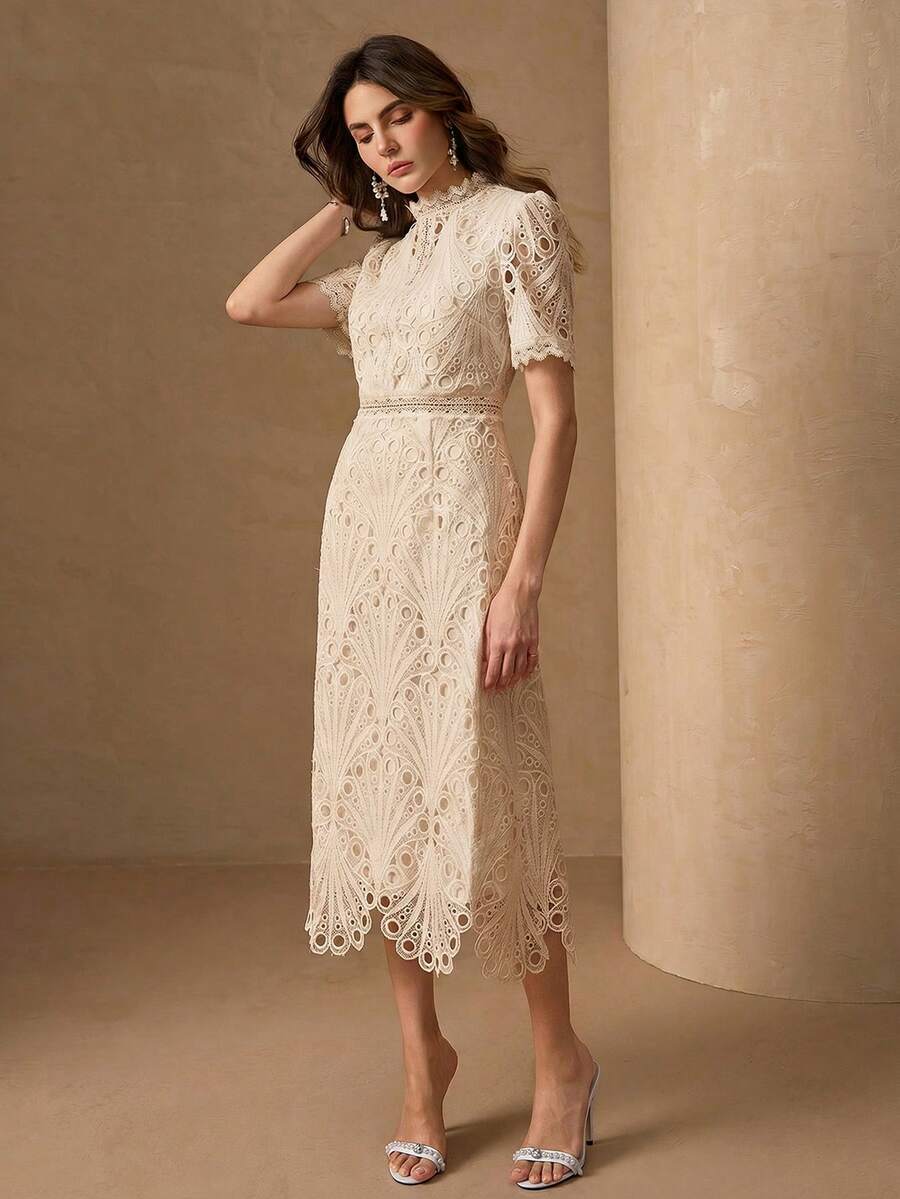 Vestido Midi de Renda Elegante