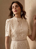 Vestido Midi de Renda Elegante