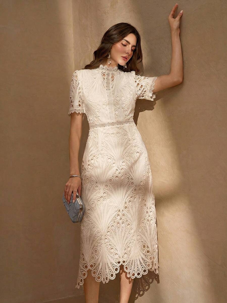 Vestido Midi de Renda Elegante
