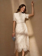 Vestido Midi de Renda Elegante