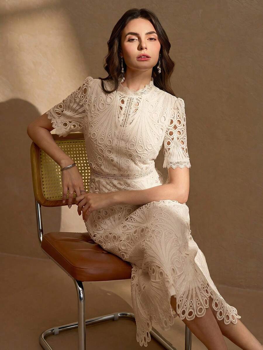Vestido Midi de Renda Elegante